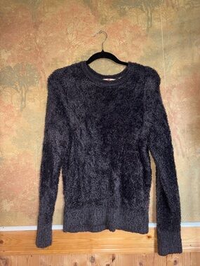 Levi’s ~ Gray Fleece Sweater